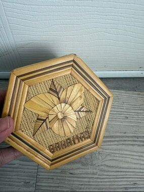 Bahamas" Vintage Woven Trinket Box – Hexagonal Floral Keepsake